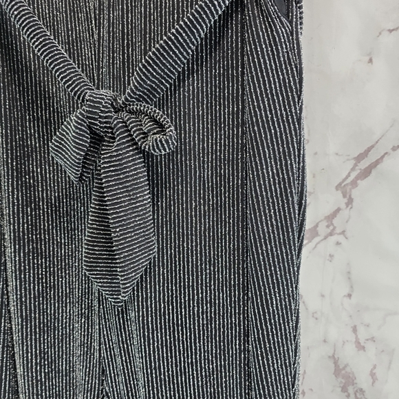 Torrid Jumpsuit Womens 3 3X Black Silver Wide Leg Tie Back Crop Jogger V Neck - Picture 4 of 11